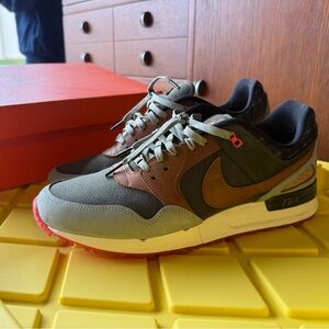 Stylish Nike Men's Sneakers in Green and Brown